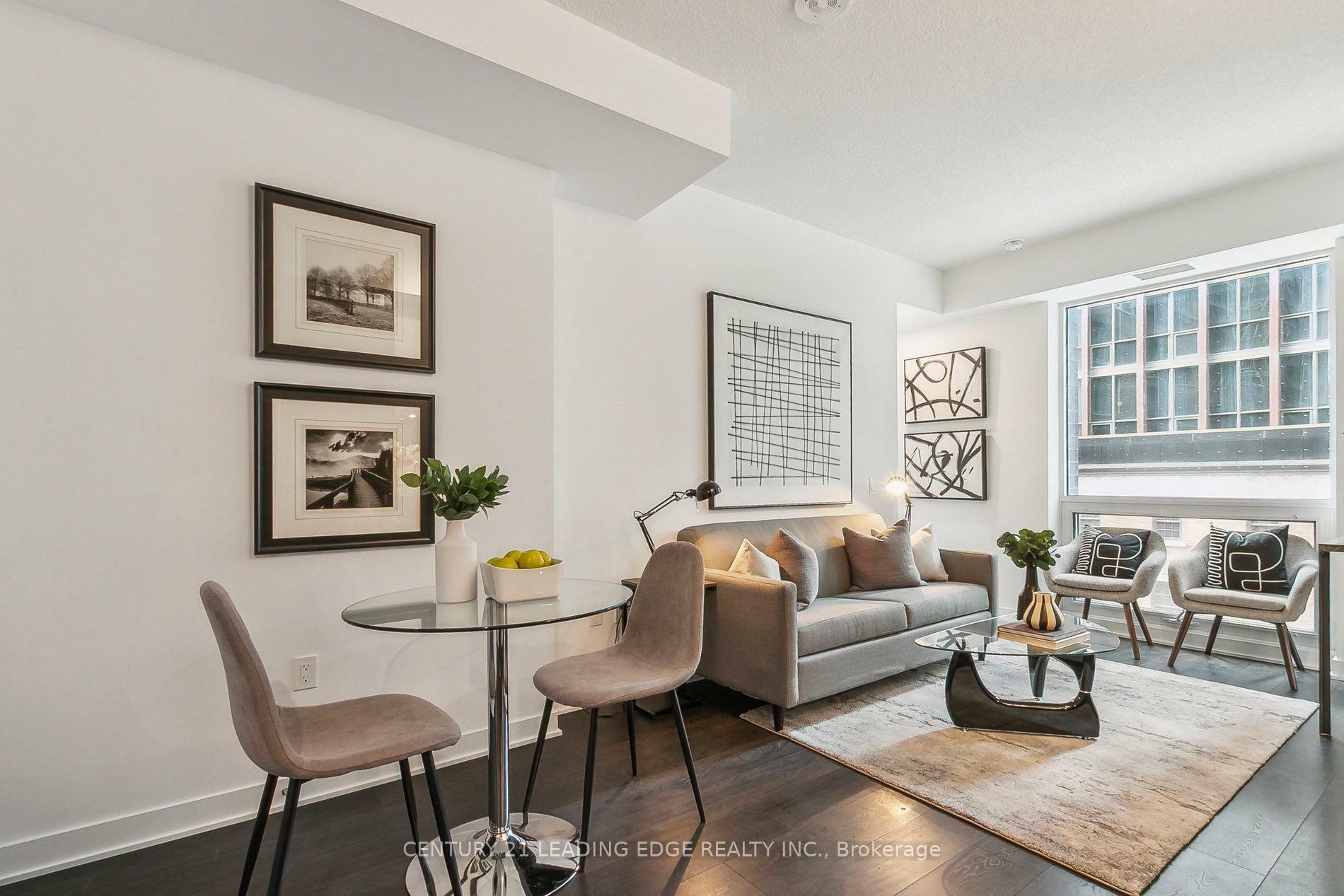 Property Photo: 115 Blue Jays Way 519 ON M5V 0N4