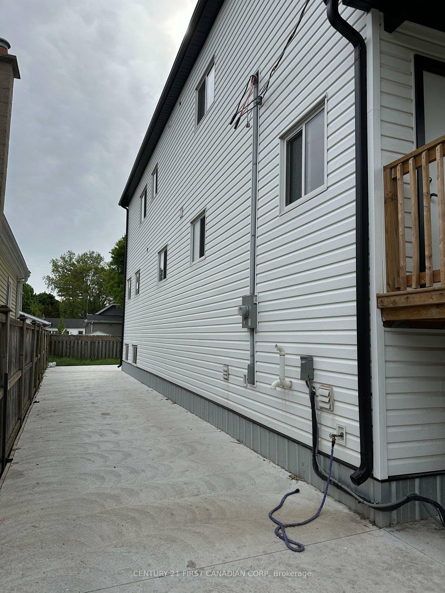 Property Photo: 263 Sanders Street Upper ON N5Z 2T1