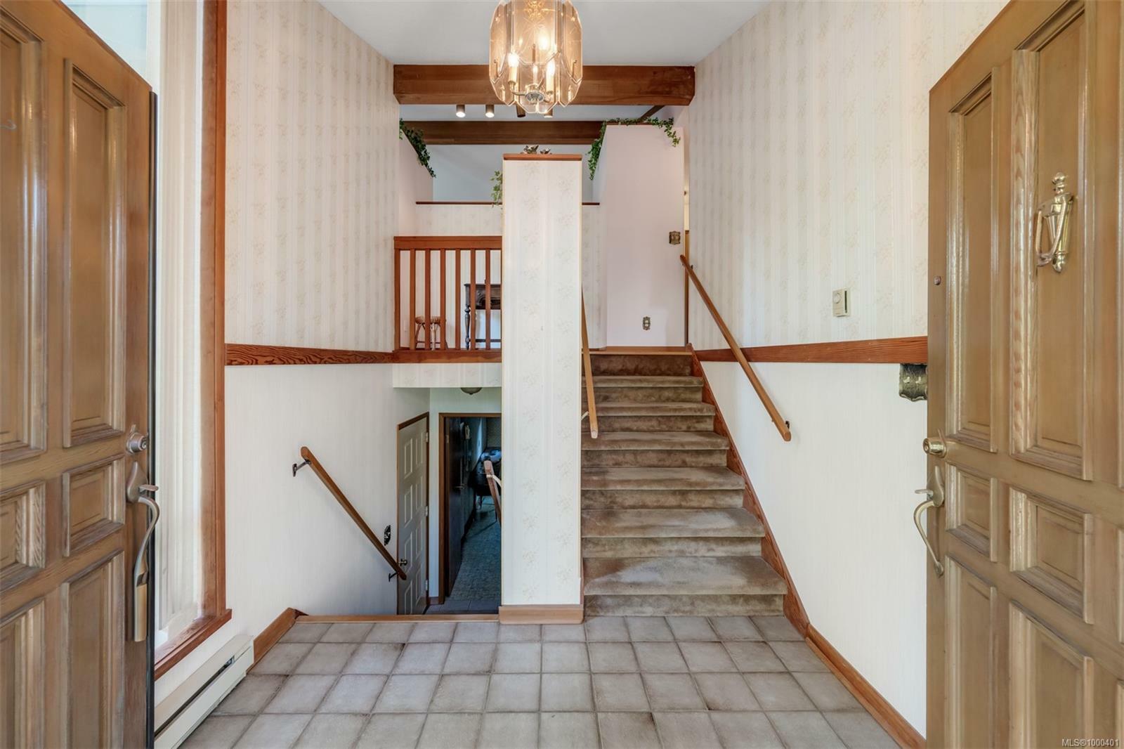 Property Photo:  909 Carolwood Dr 28  BC V8X 3T9 