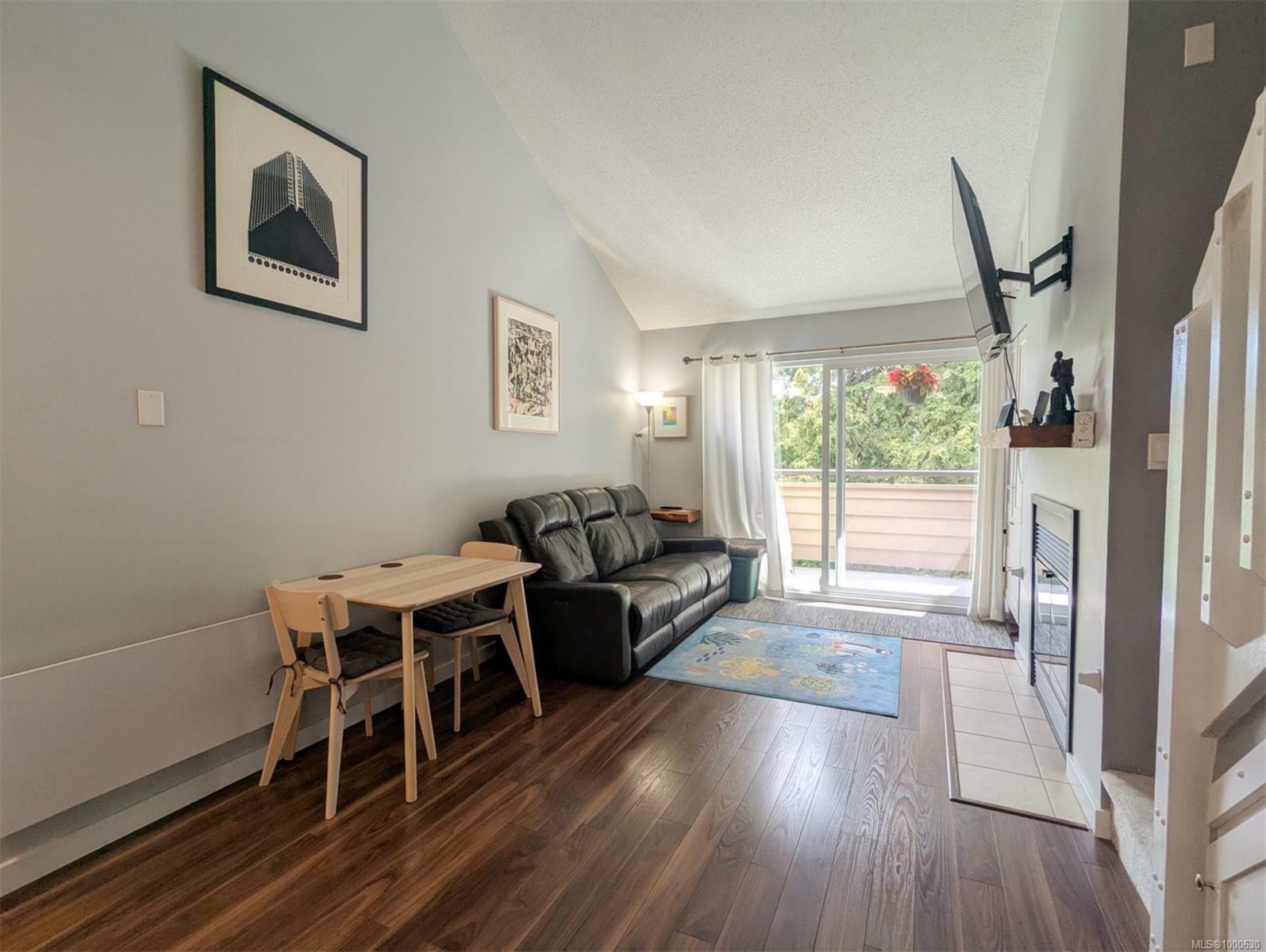 Property Photo: 3225 Alder St 305 BC V8X 1P3