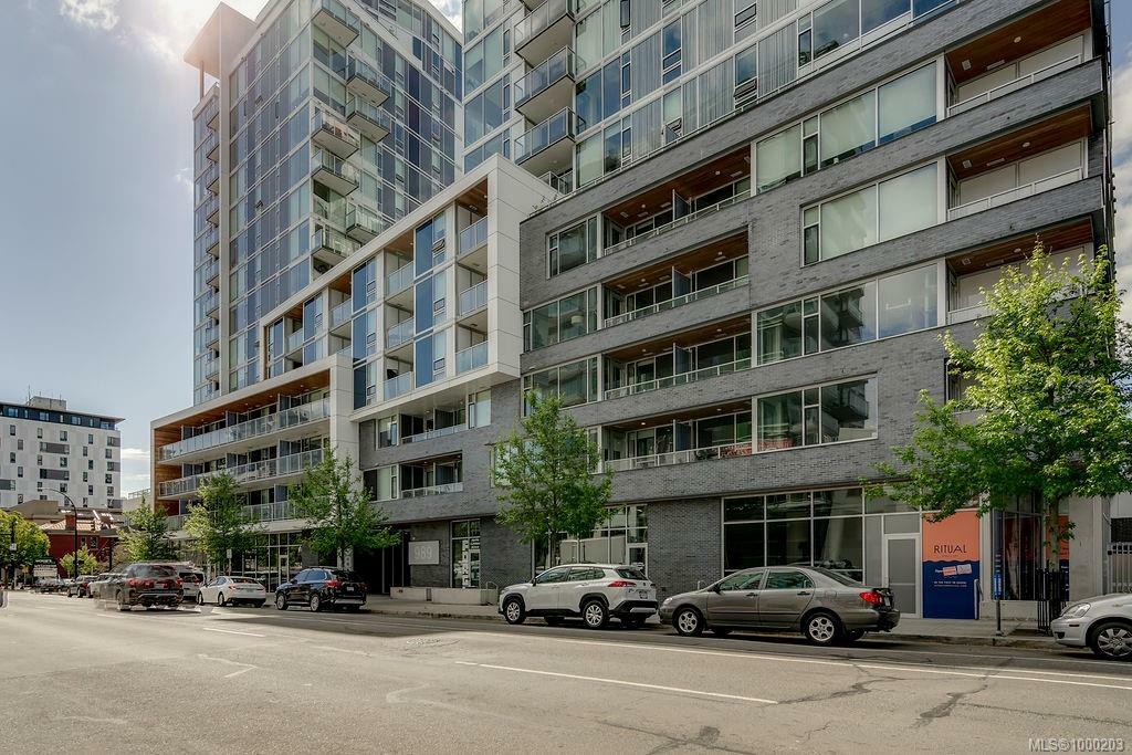 Property Photo: 989 Johnson St 1411 BC V8V 0E3