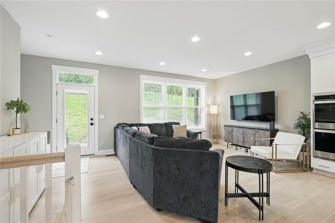 Property Photo: 349 Azalea Dr PA 15367