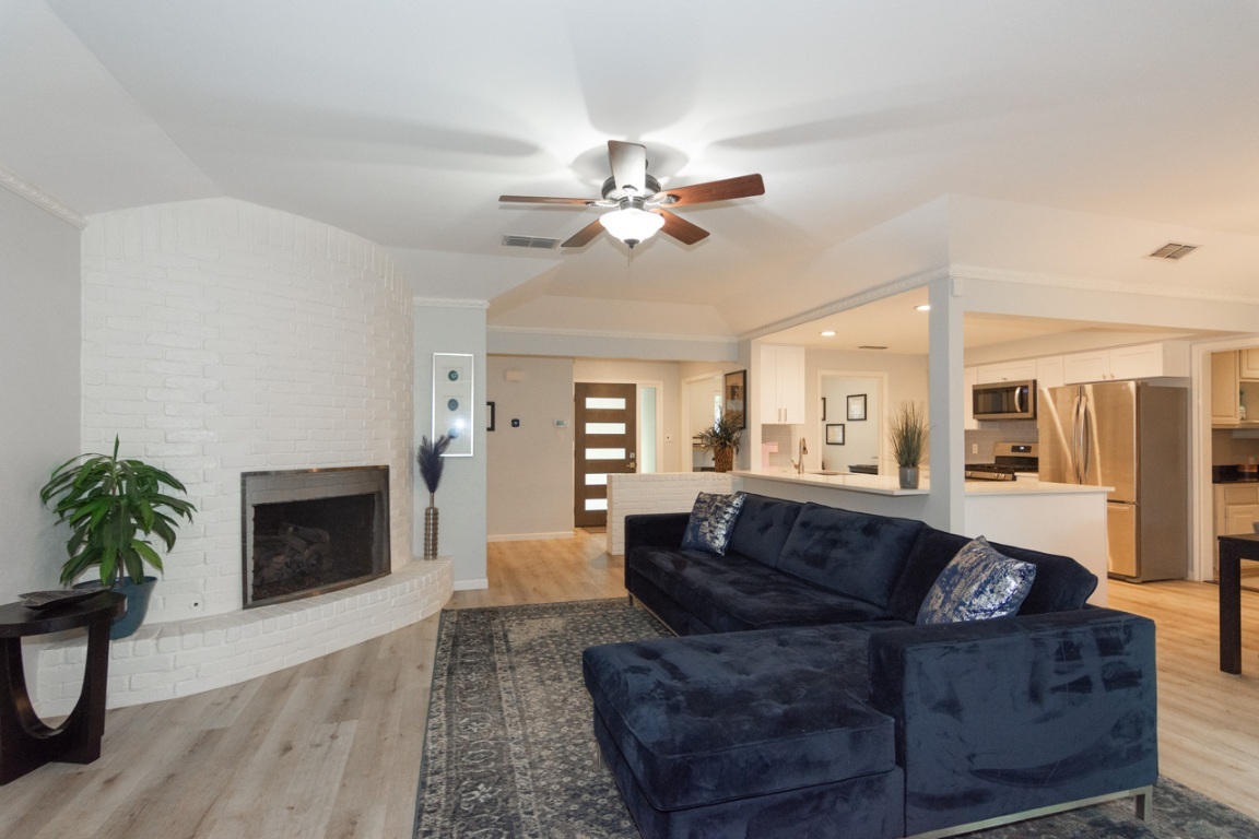 Property Photo:  11602 Three Oaks Trail  TX 78759 