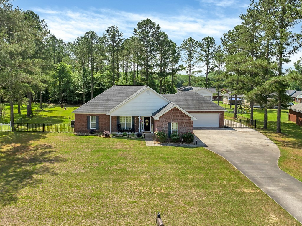 Property Photo: 181 Autumn Leaf Drive GA 31701
