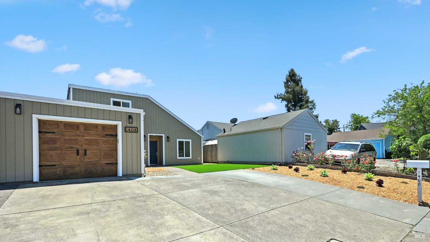 Property Photo: 1408 Serpilio Way CA 94954