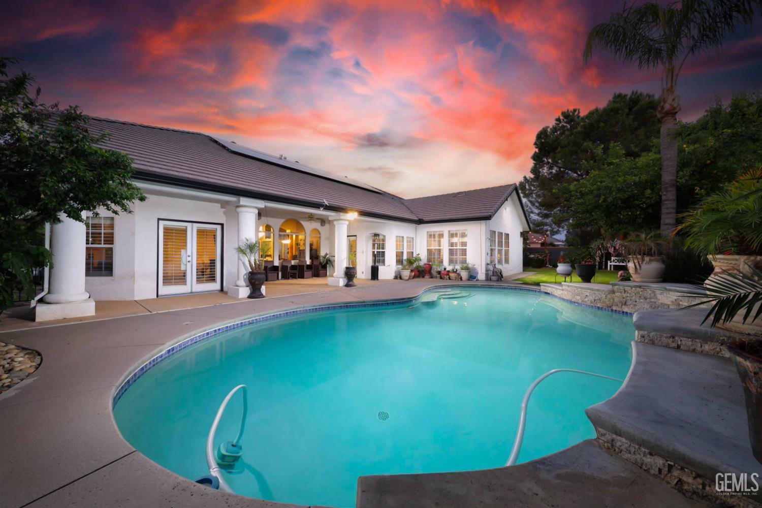 Property Photo: 10505 Finchley Drive CA 93311