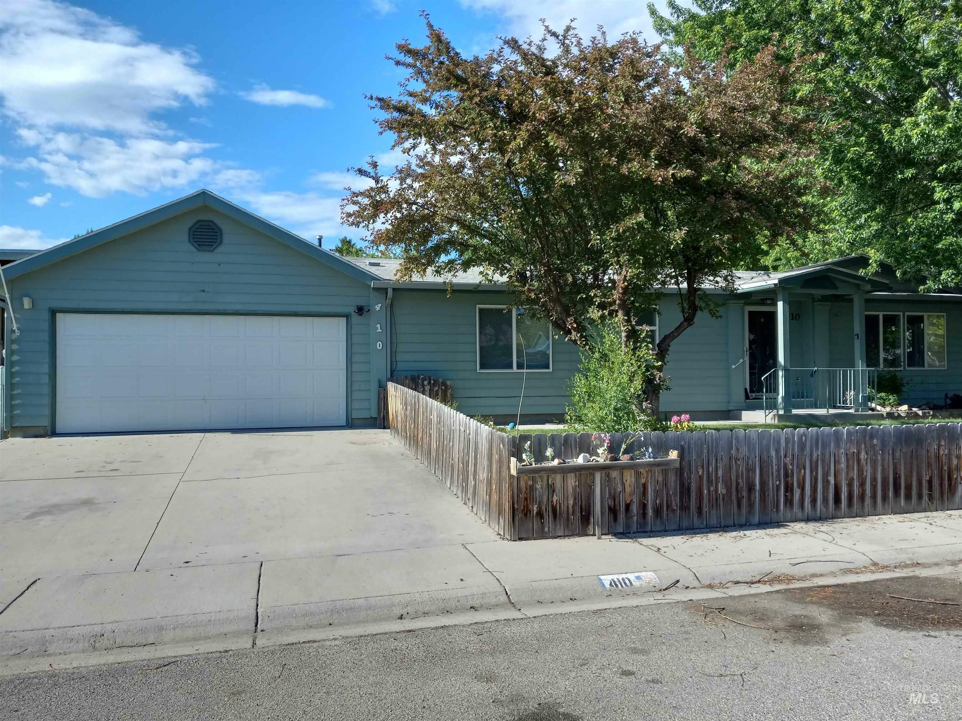 Property Photo: 410 Cedar St ID 83644