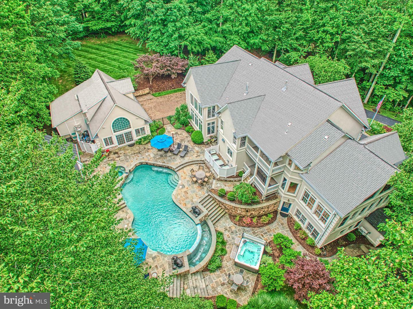 Property Photo: 5026 Huntwood Manor Drive VA 22030