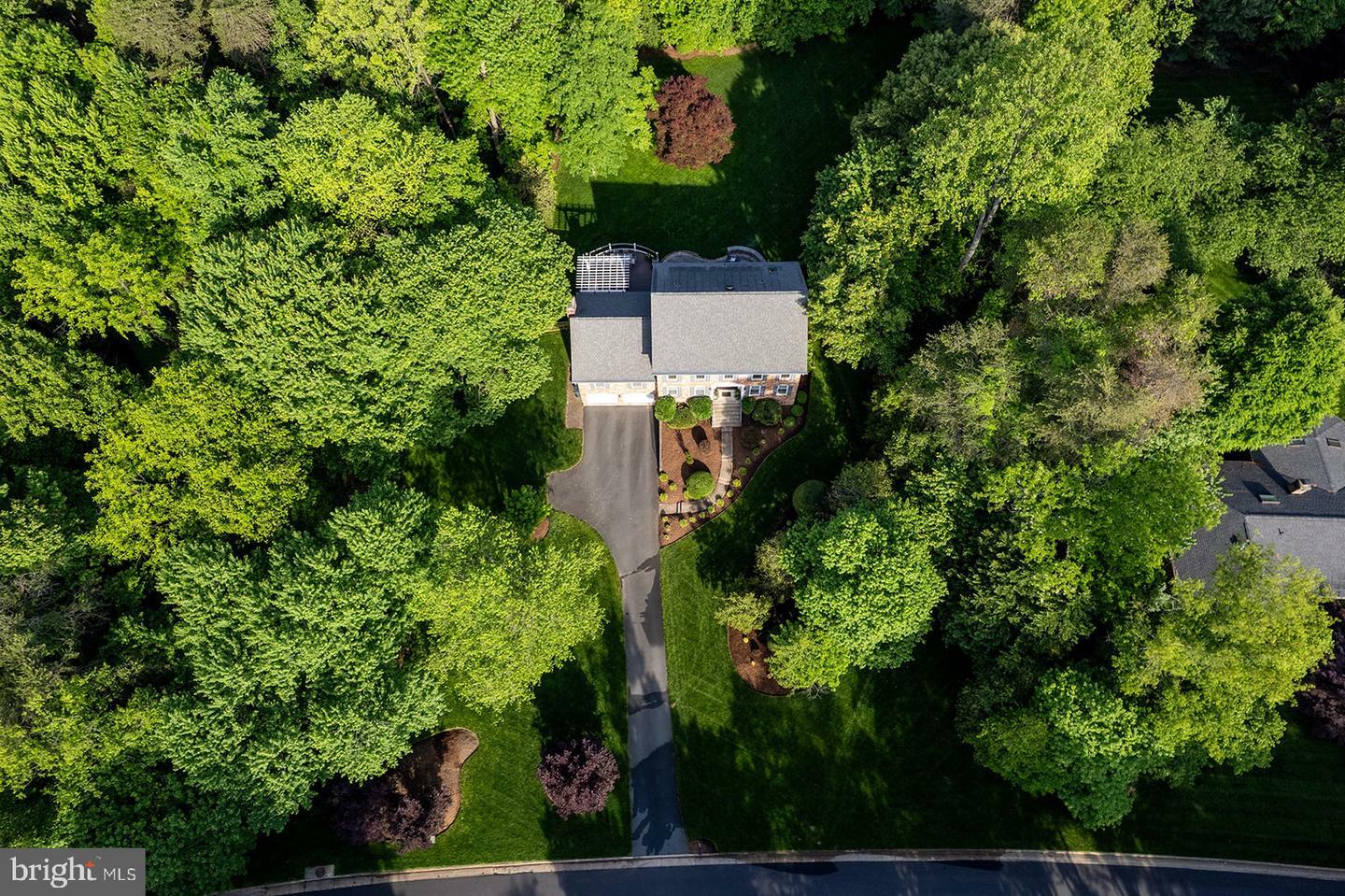 Property Photo: 11476 Bronzedale Drive VA 22124