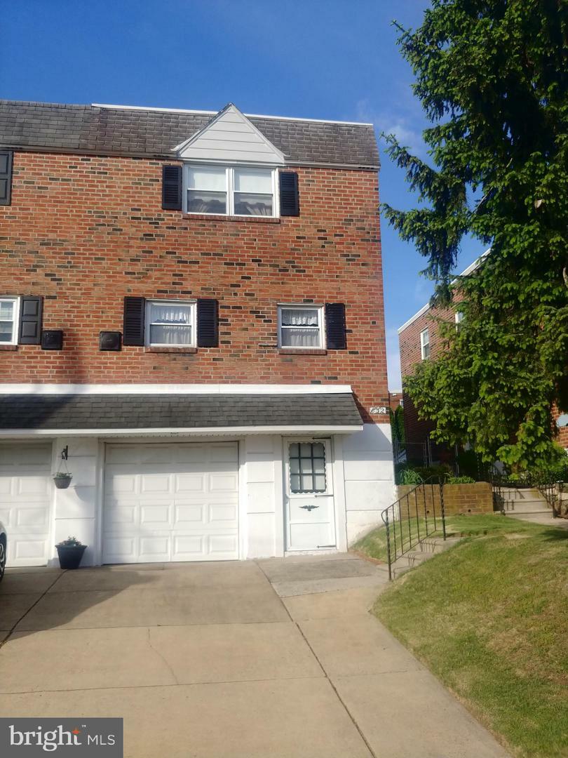 832 Arnold Street  Philadelphia PA 19111 photo