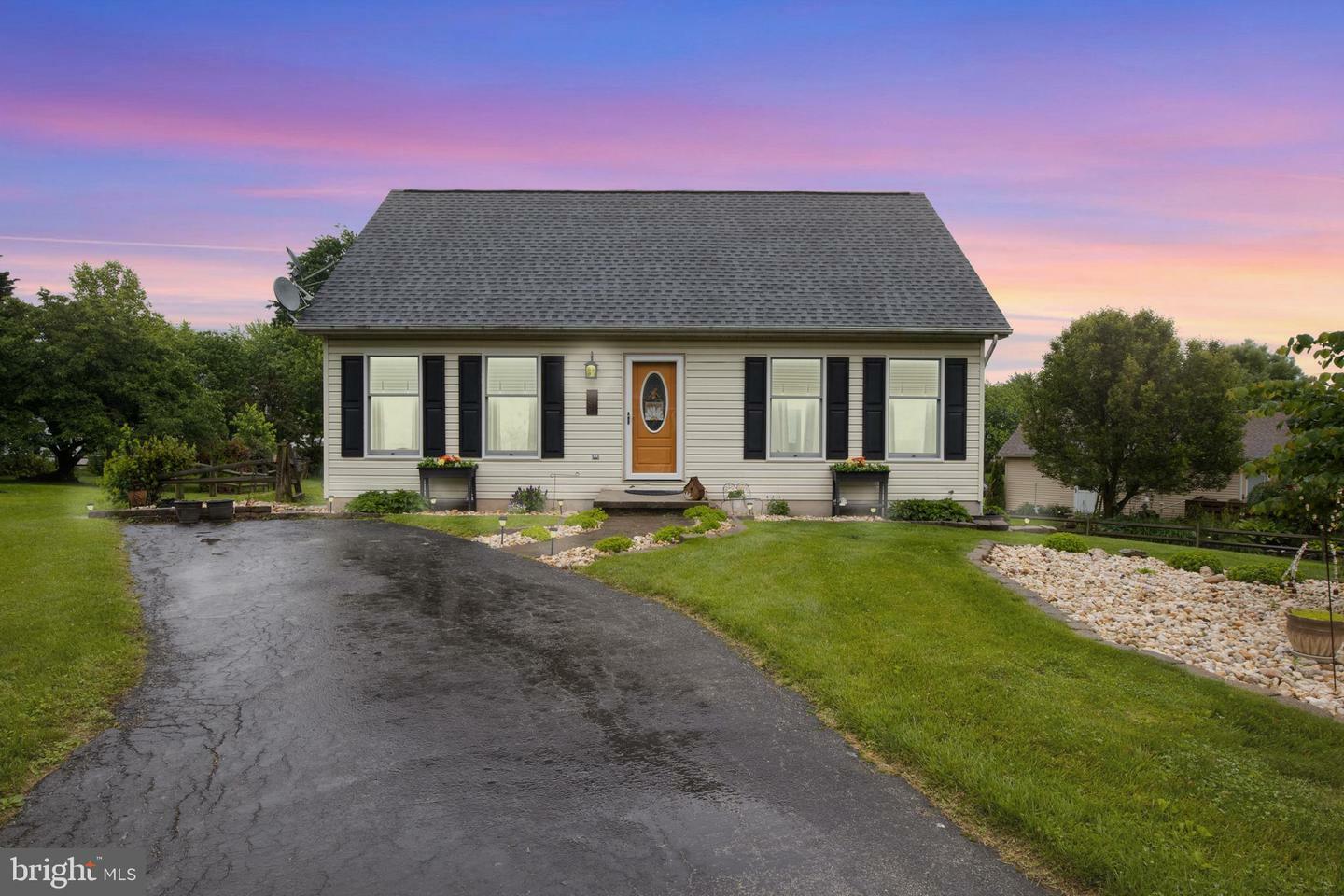 Property Photo: 171 Windsor Court PA 17331