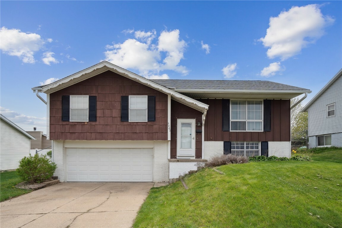 5407 Skyline Drive NW  Cedar Rapids IA 52405 photo
