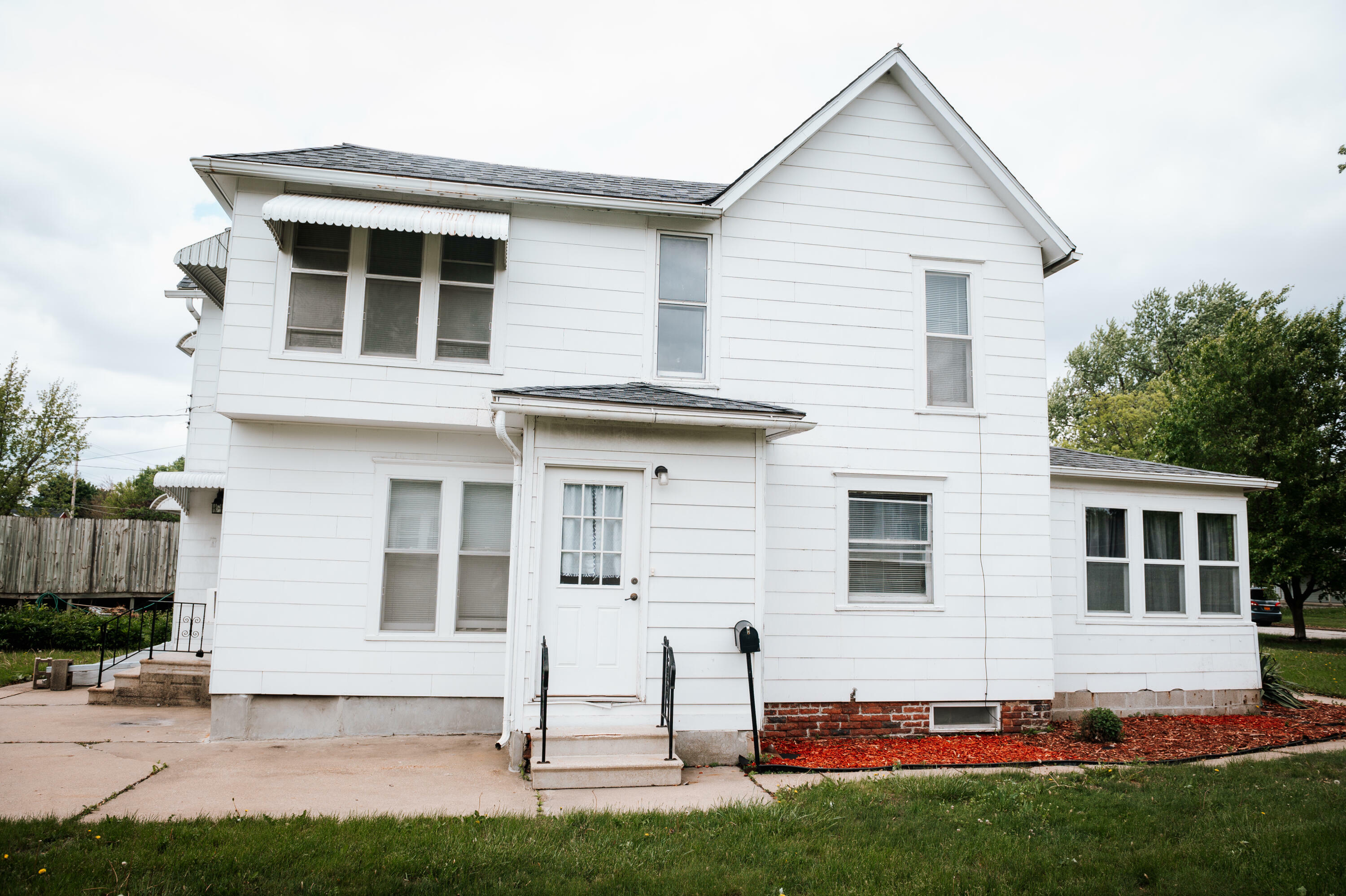 Property Photo: 215 Linn Street IA 50036