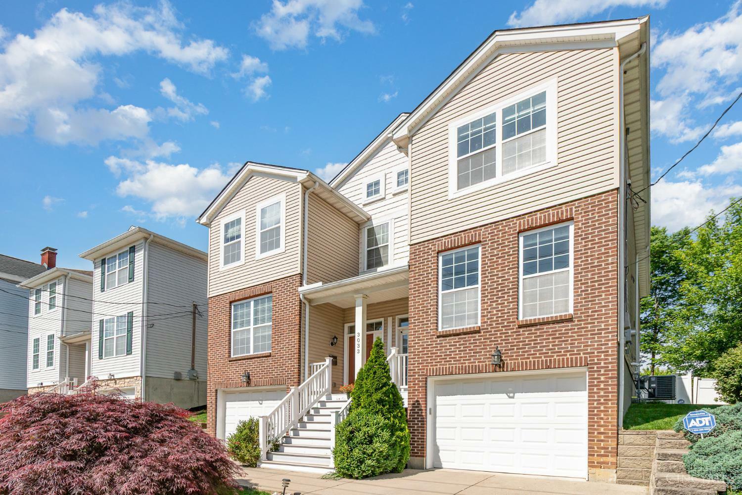 Property Photo: 3033 Lavinia Avenue OH 45208