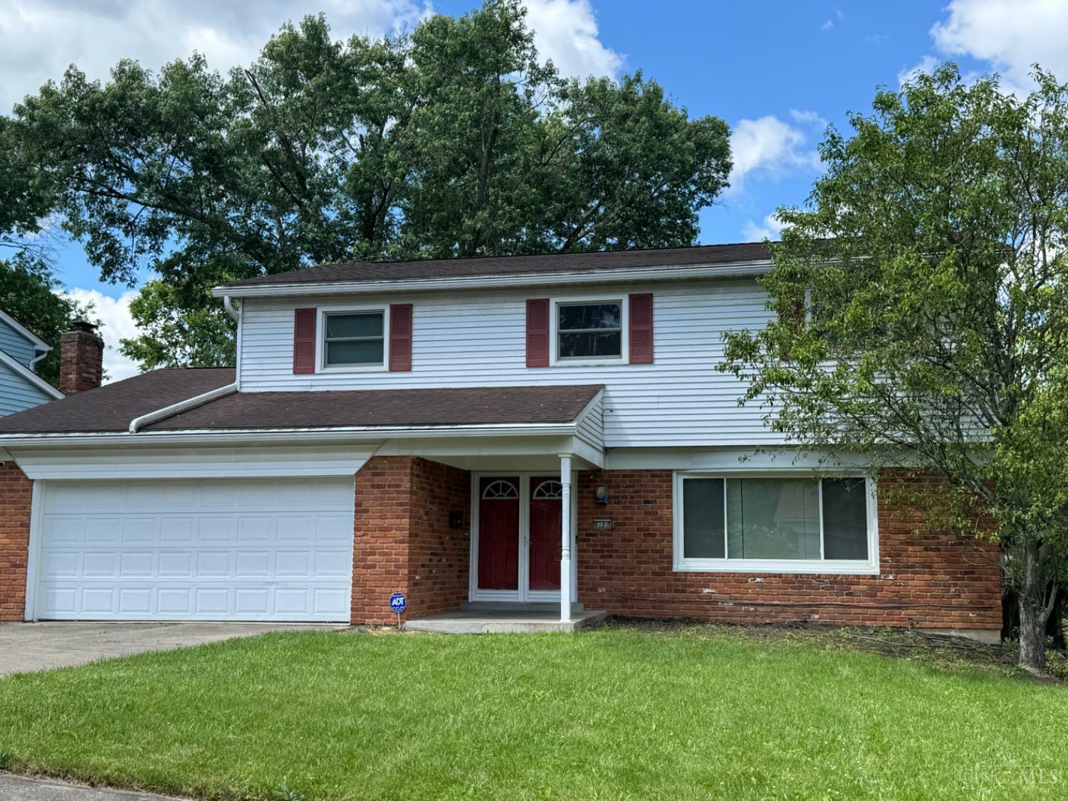 Property Photo: 1121 Gracewind Court OH 45231