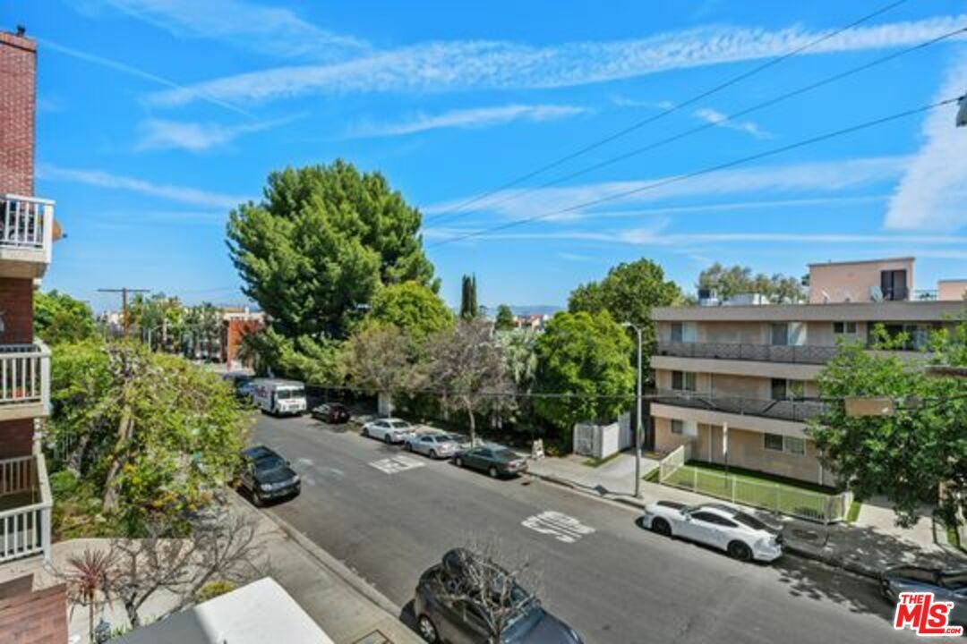 Property Photo: 5135 Zelzah Ave CA 91316