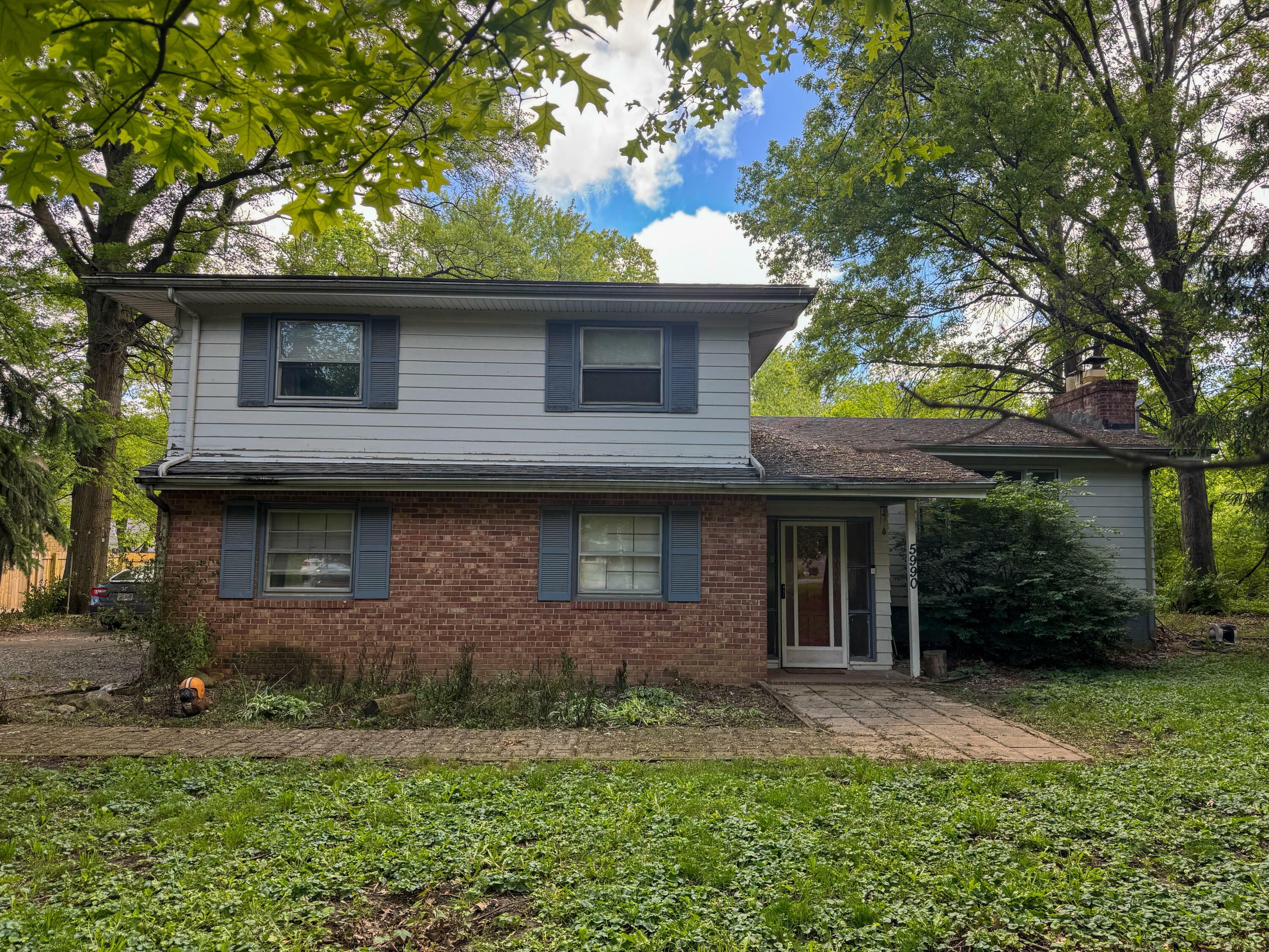 Property Photo: 5990 Roselawn Avenue Avenue OH 43232