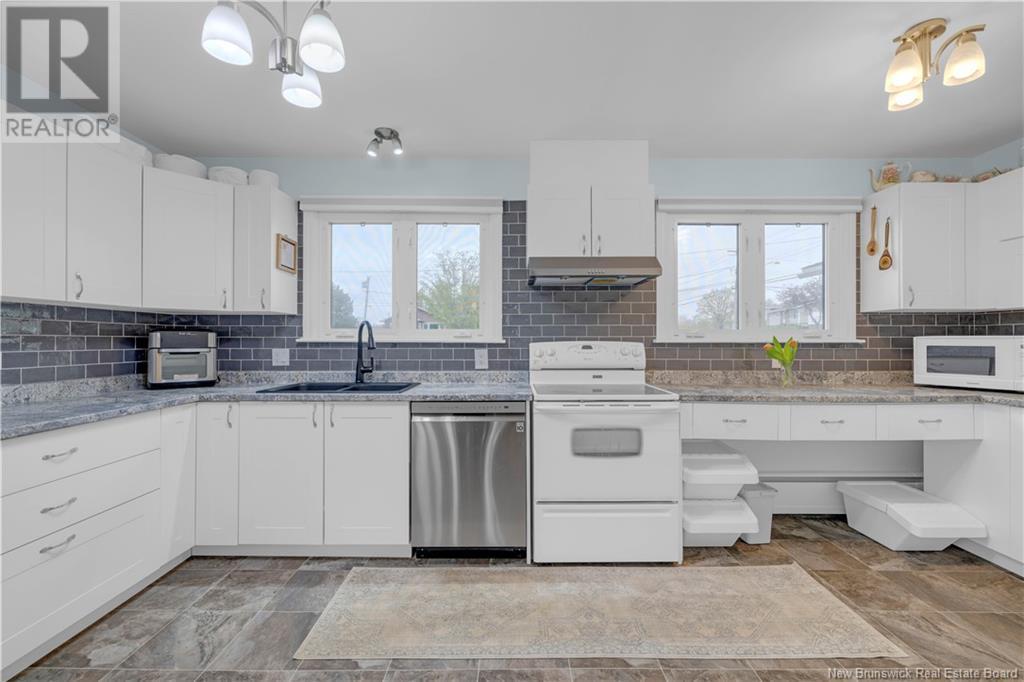 Property Photo: 36 Schofield Court NB E2K 2B3