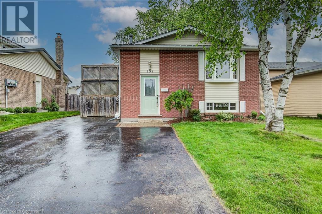 Property Photo: 102 Sugar Maple Street ON N2N 1X7