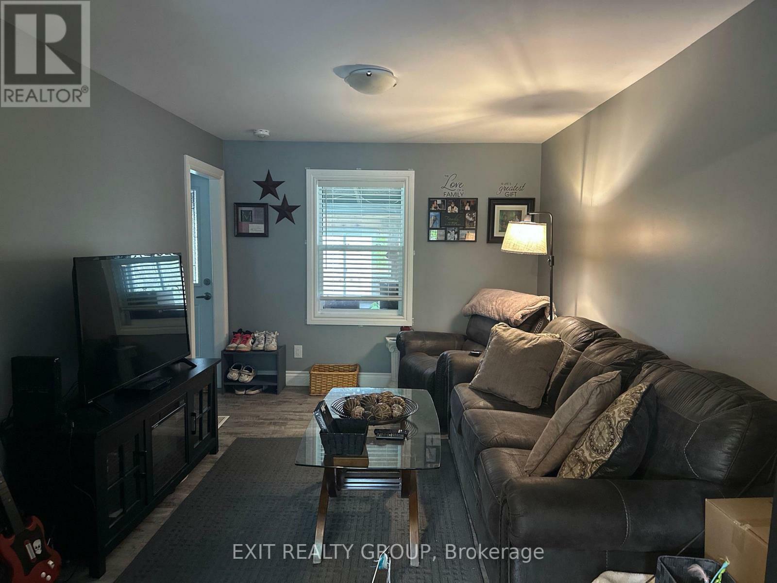 Property Photo: 108 St Lawrence Street West ON K0K 2K0