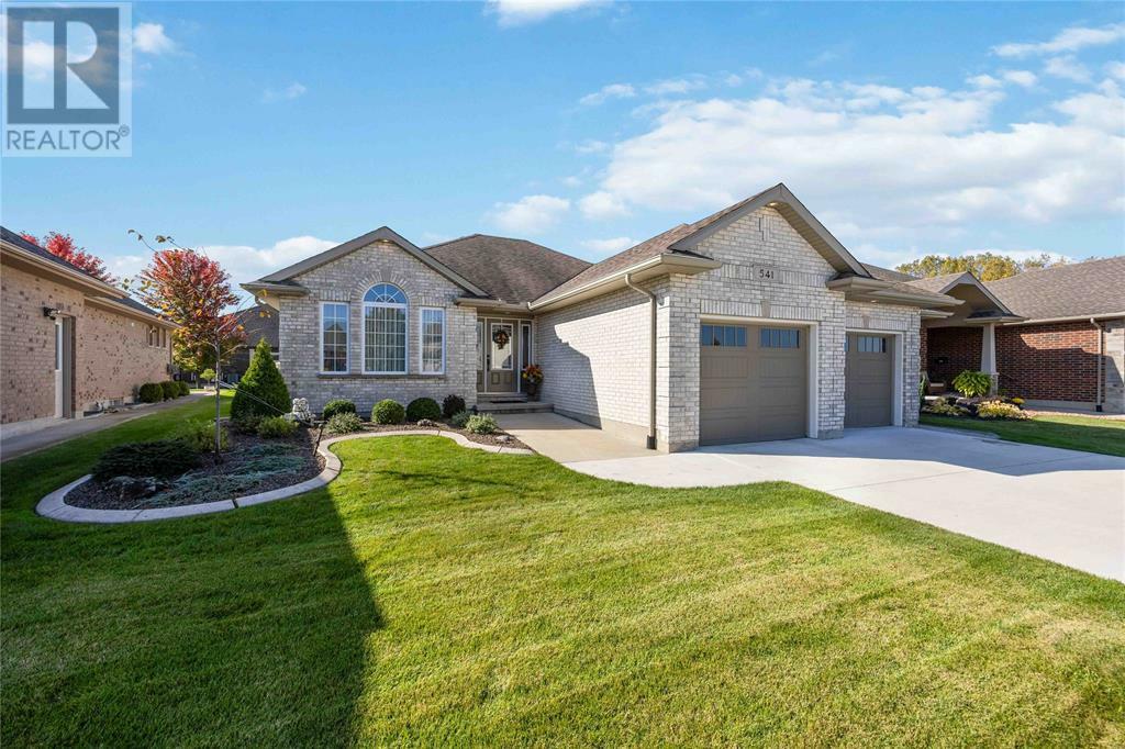 Photo de la propriété: 541 Glen Abbey Drive ON N7T 0A6