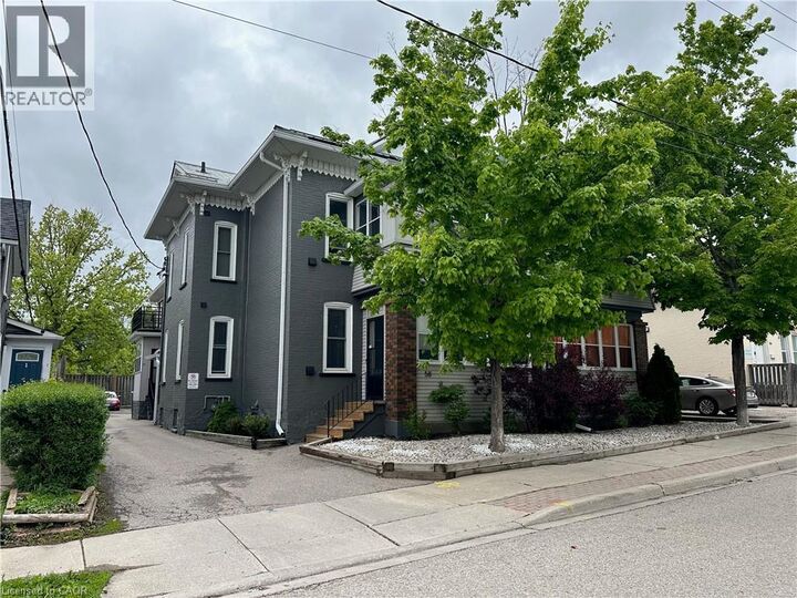 Property Photo:  58 Madison Avenue North  ON N2H 2Z6 