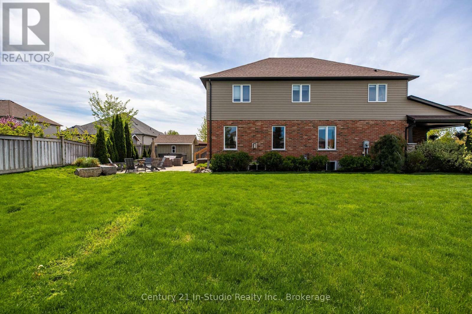 Property Photo: 898 Sumpton Street ON N0H 2C2