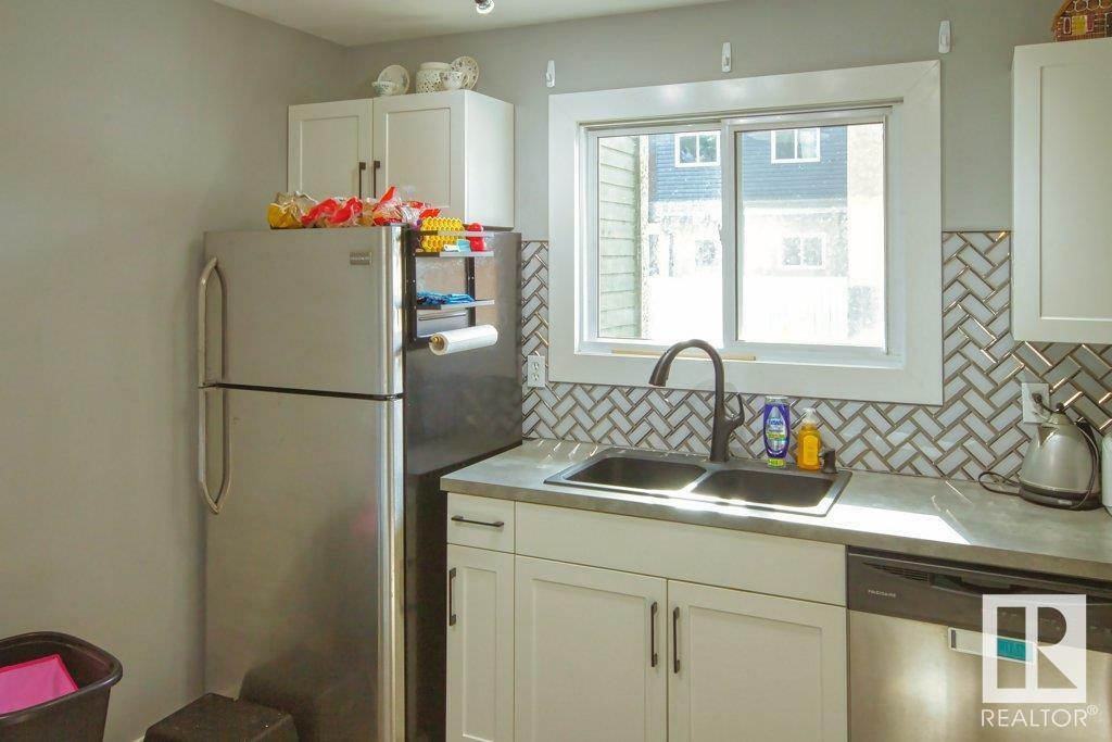 Property Photo: 122 Kaskitayo Court NW 122 AB T6J 3T3