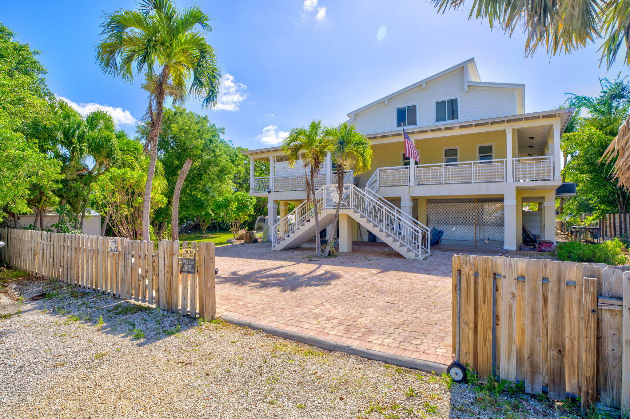 Property Photo: 894 Ellen Drive FL 33037