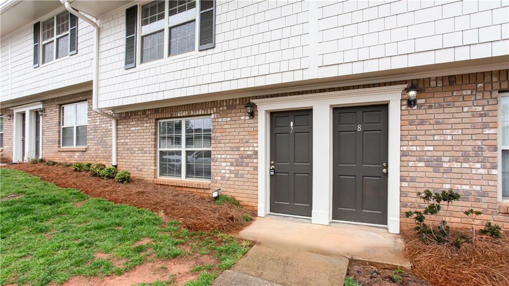 Property Photo: 7 Villa Court SE GA 30080