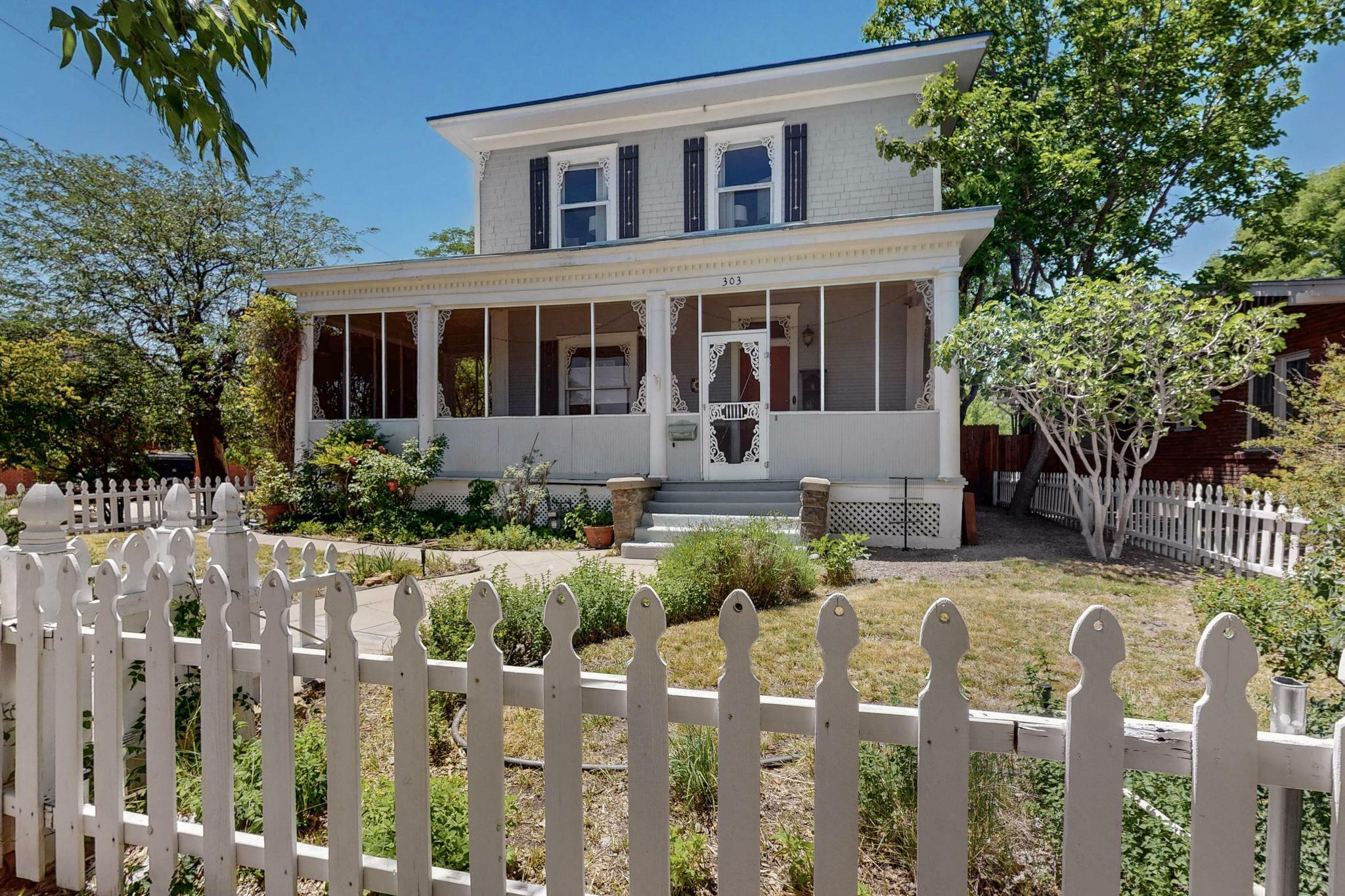 Property Photo:  303 12th Street NW  NM 87102 