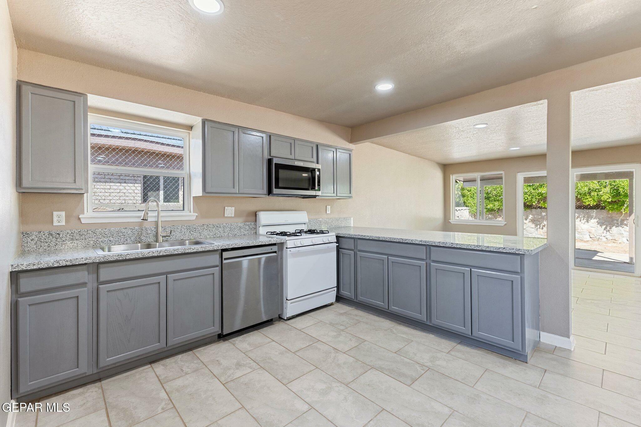 Property Photo: 2912 Jarvis Drive TX 79935