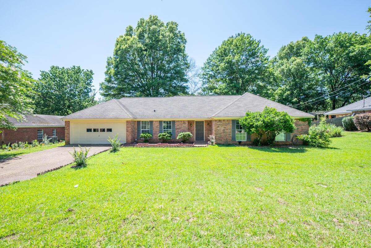 Property Photo: 105 Bellwood Dr MS 39759