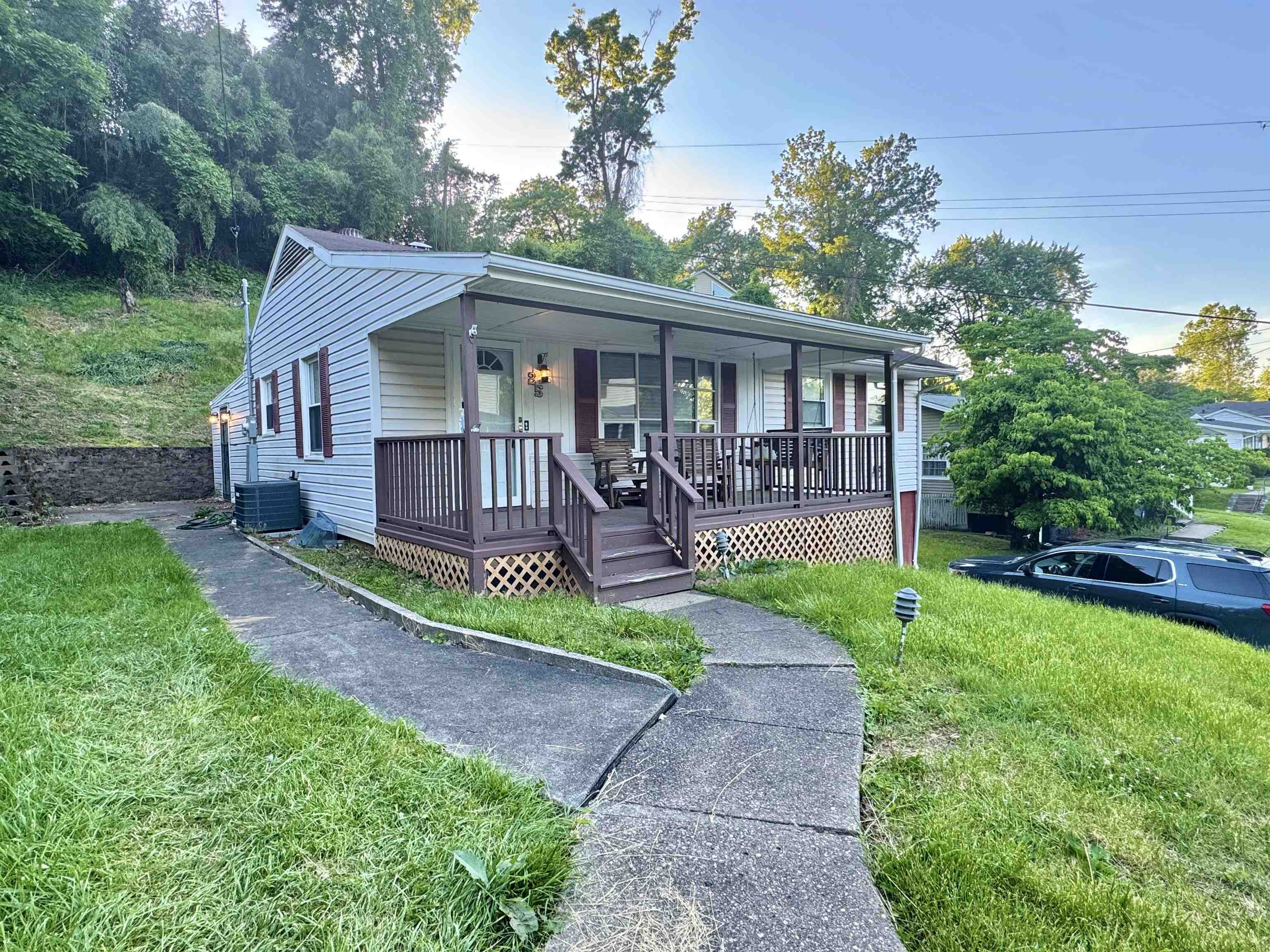Property Photo: 25 S Queens Court WV 25705