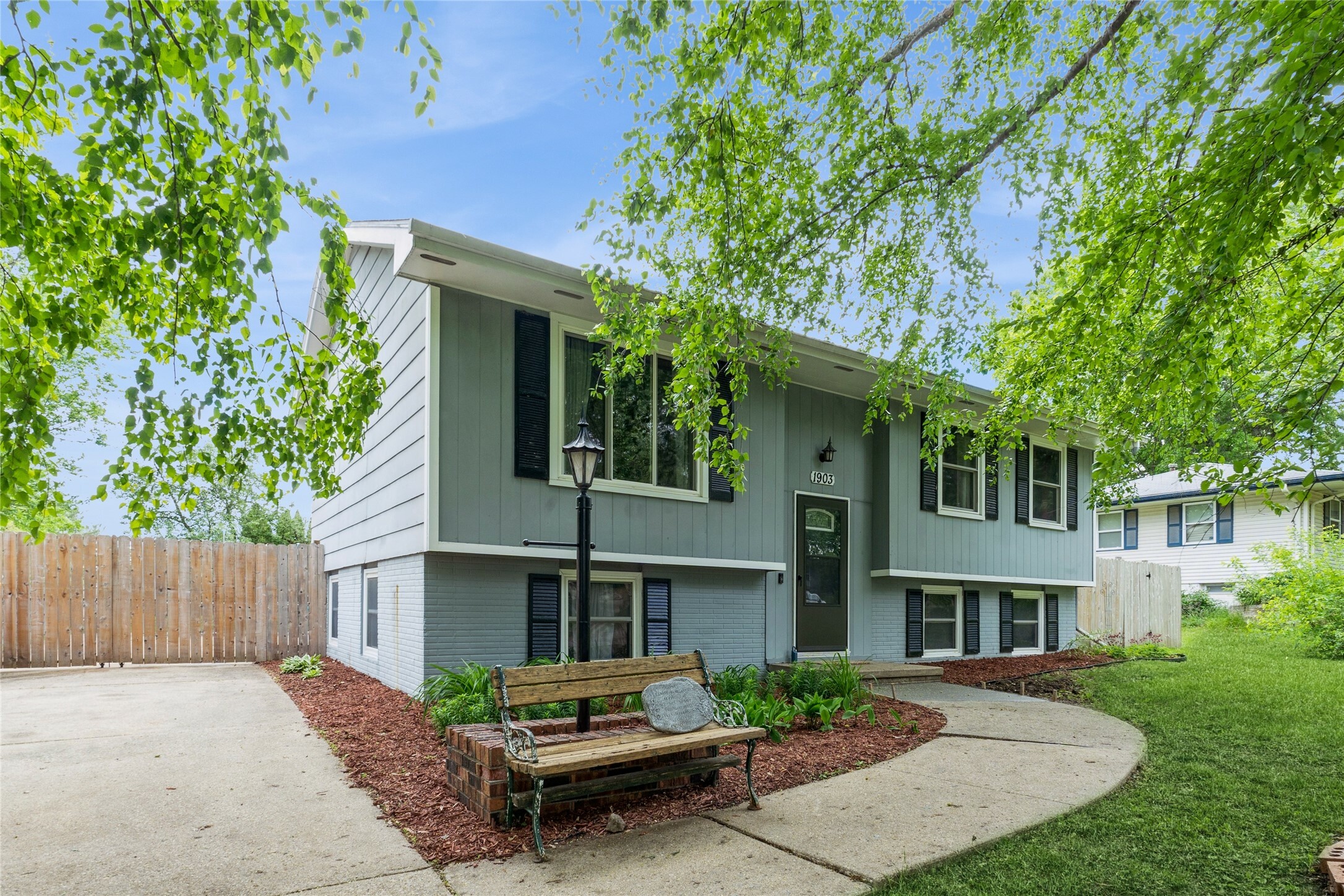 Property Photo: 1903 W 5th Avenue IA 50125