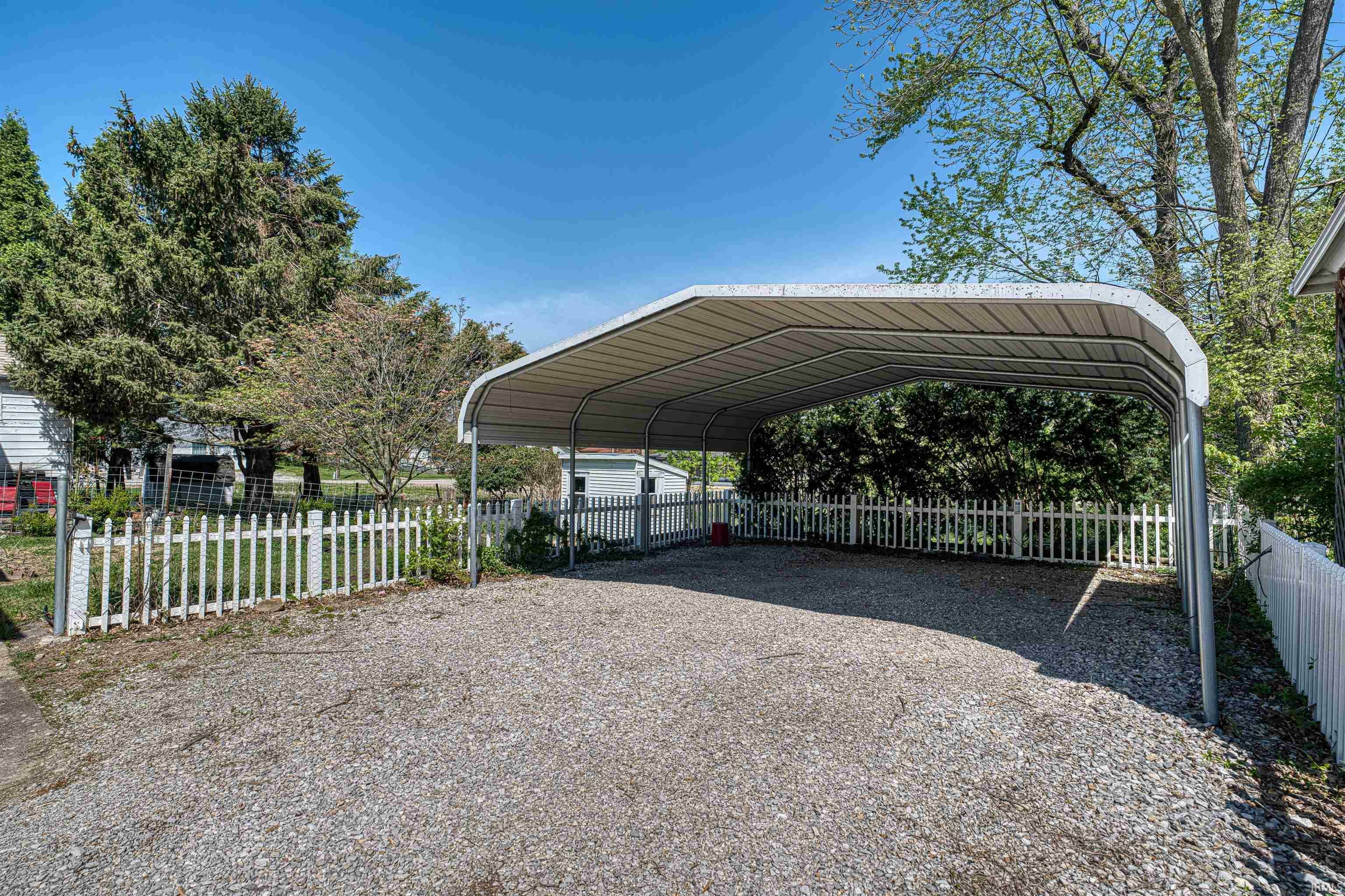 Property Photo: 517 W Locust Street IN 47601-1527