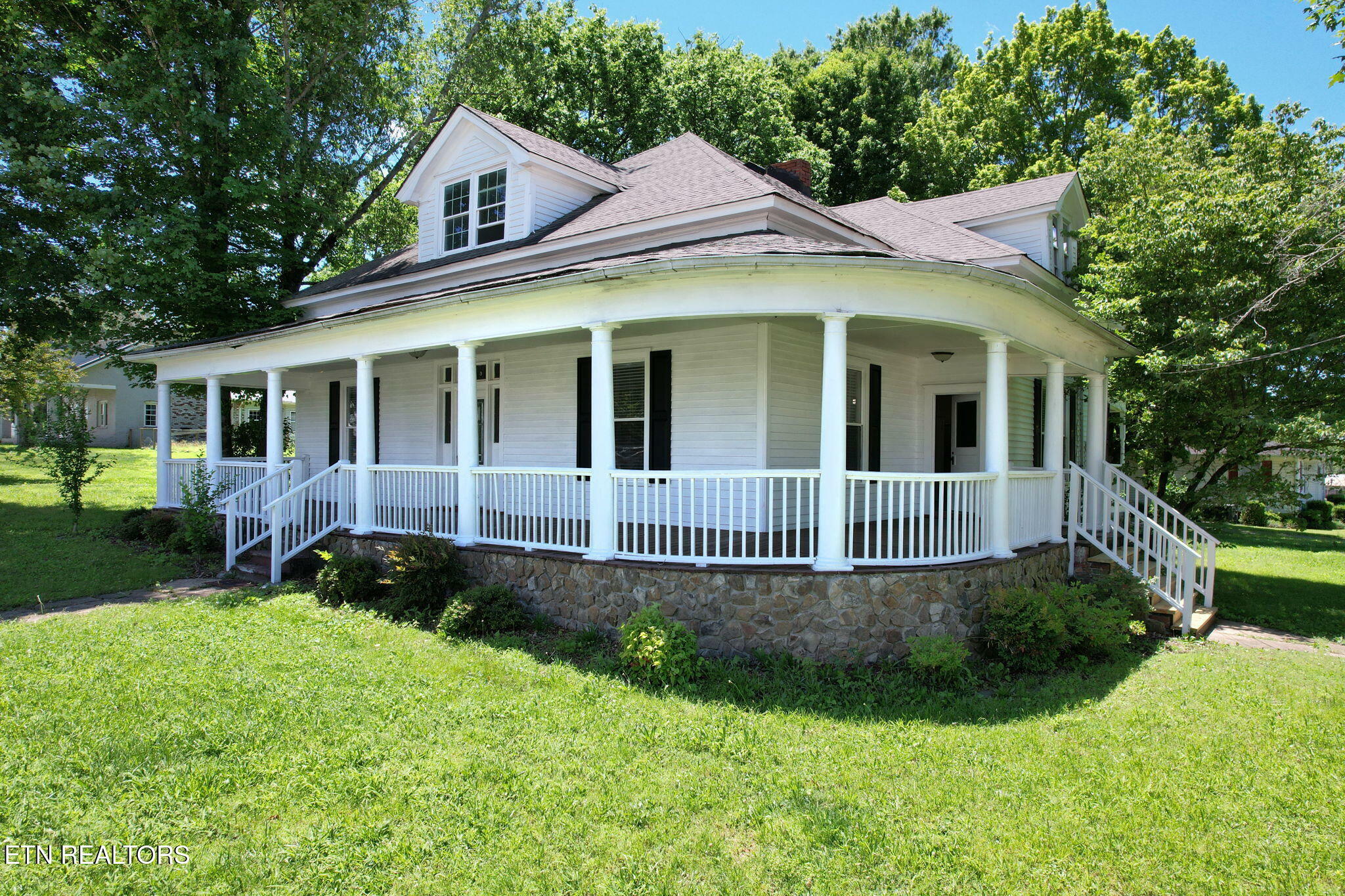 Property Photo: 309 Englewood Ave TN 37329