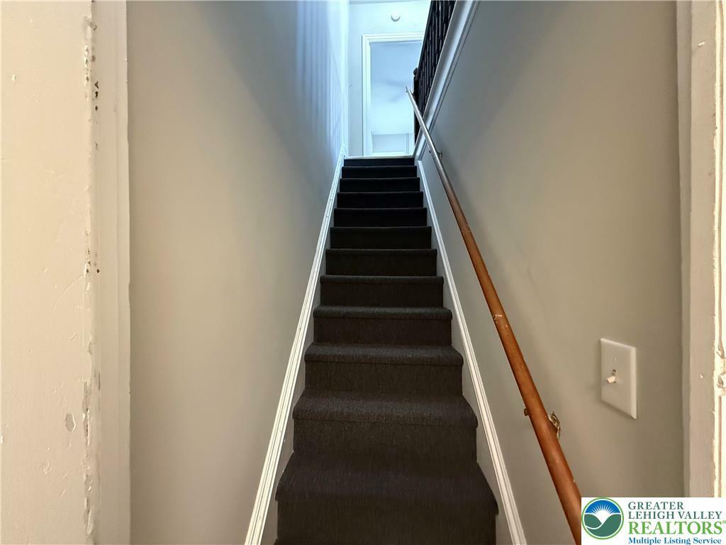 Property Photo: 1055 Seneca Street PA 18015