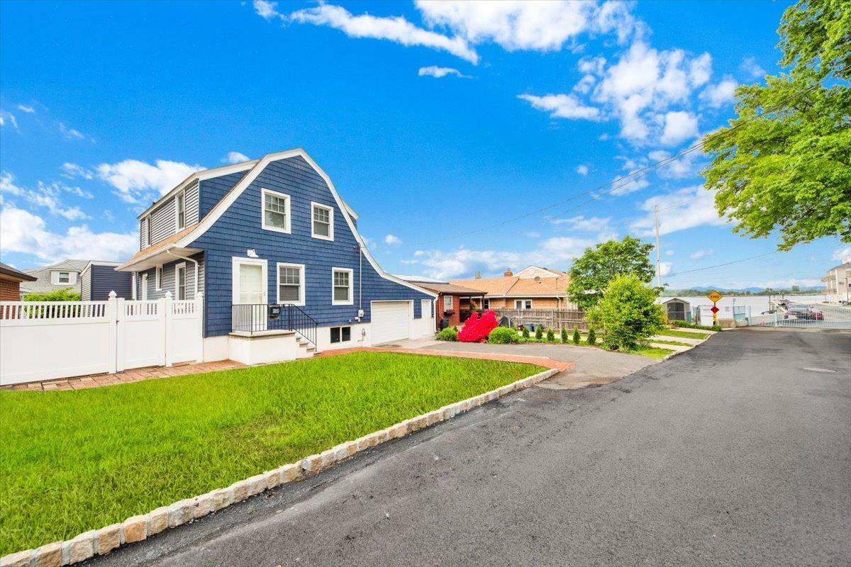 Property Photo: 211 Bowne Street NY 10464