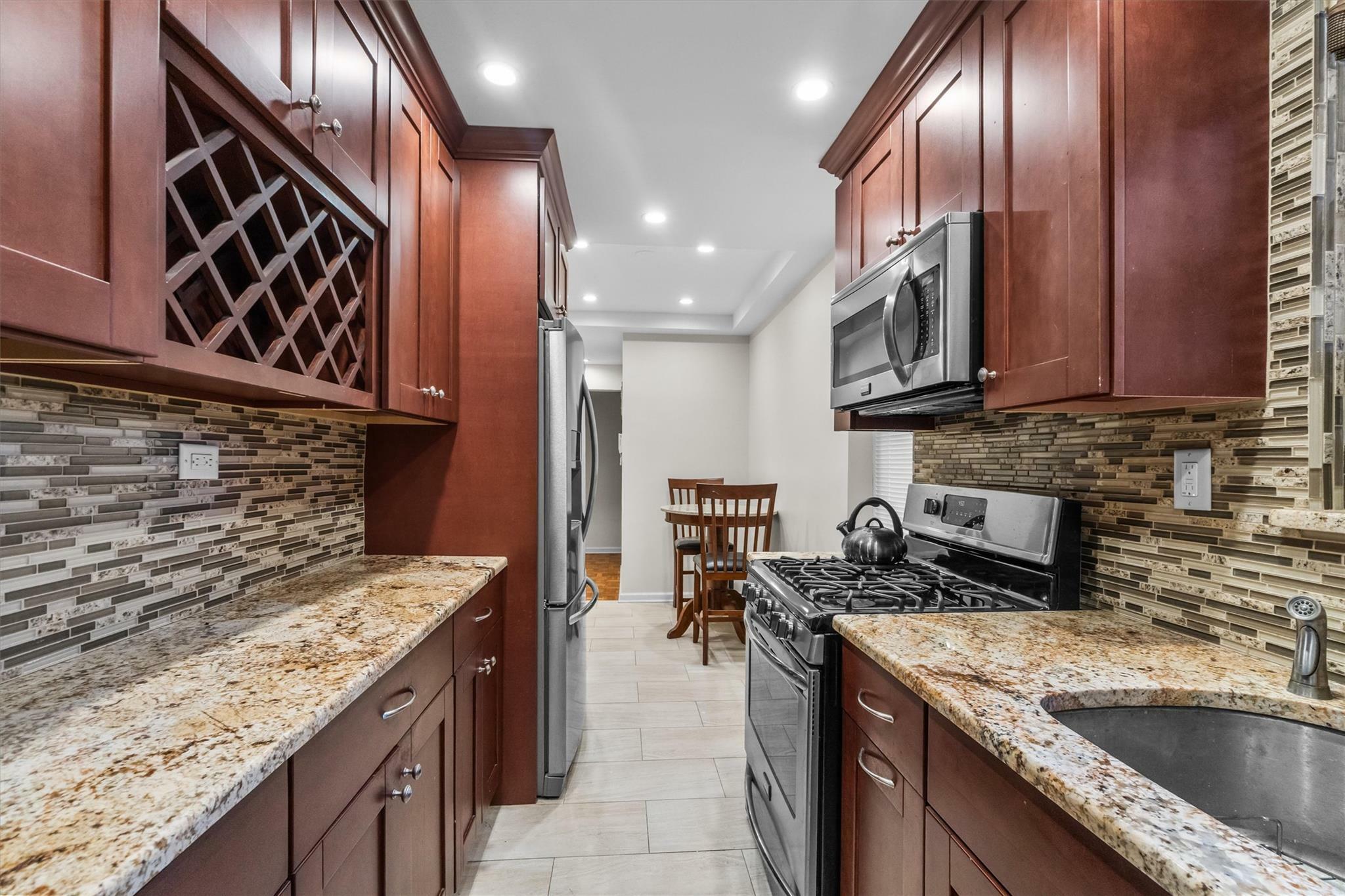 Property Photo:  640 W 231 Street 2D  NY 10463 