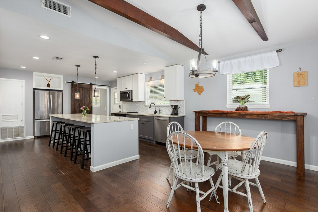 Property Photo: 1402 Robinwood TX 75904