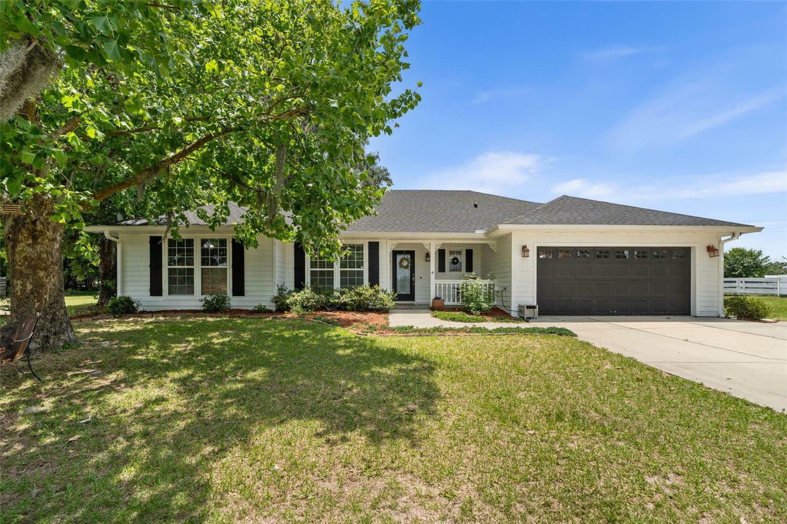 Property Photo: 25477 NW 174th Place FL 32643
