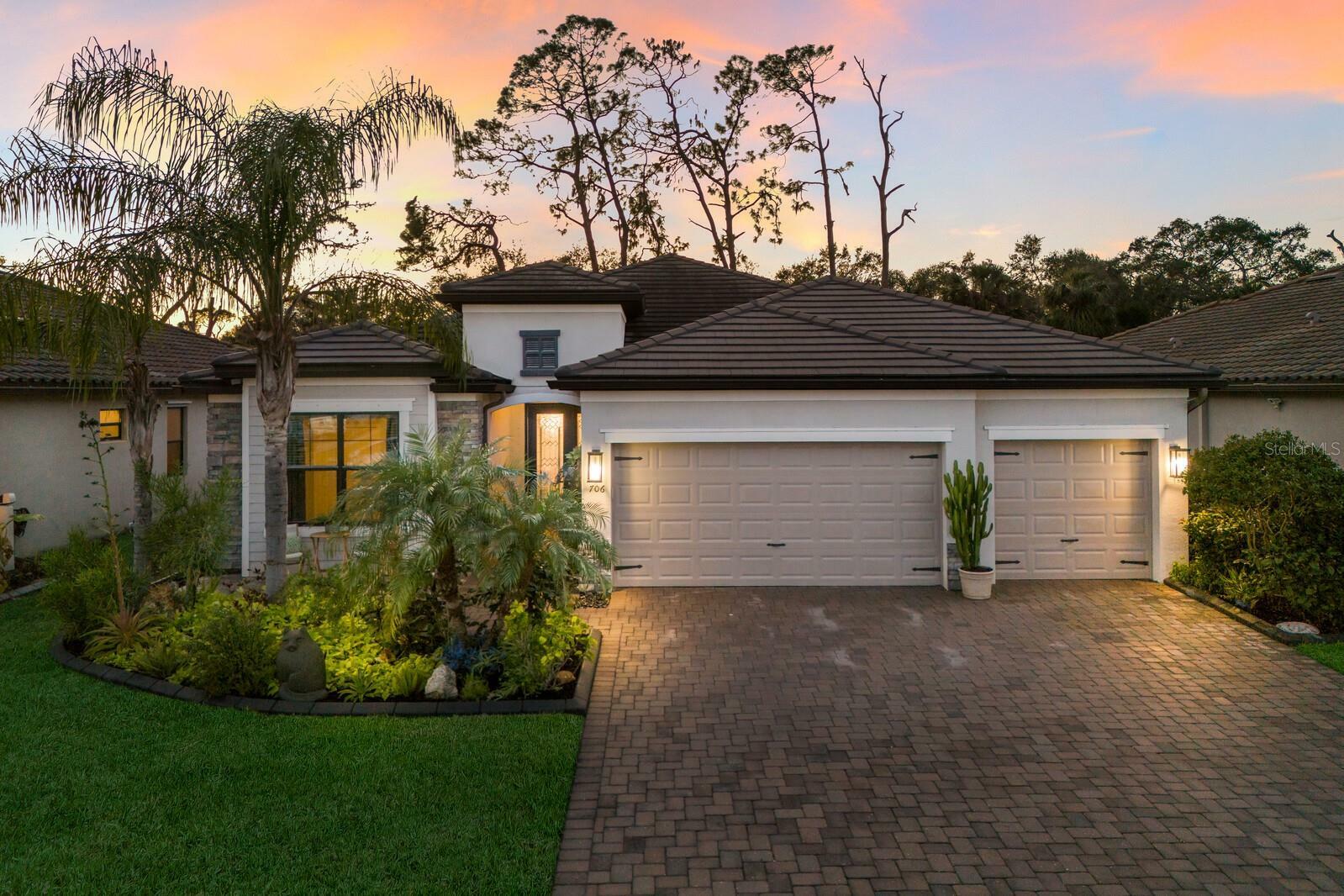 Property Photo: 706 Acacia Court FL 34212