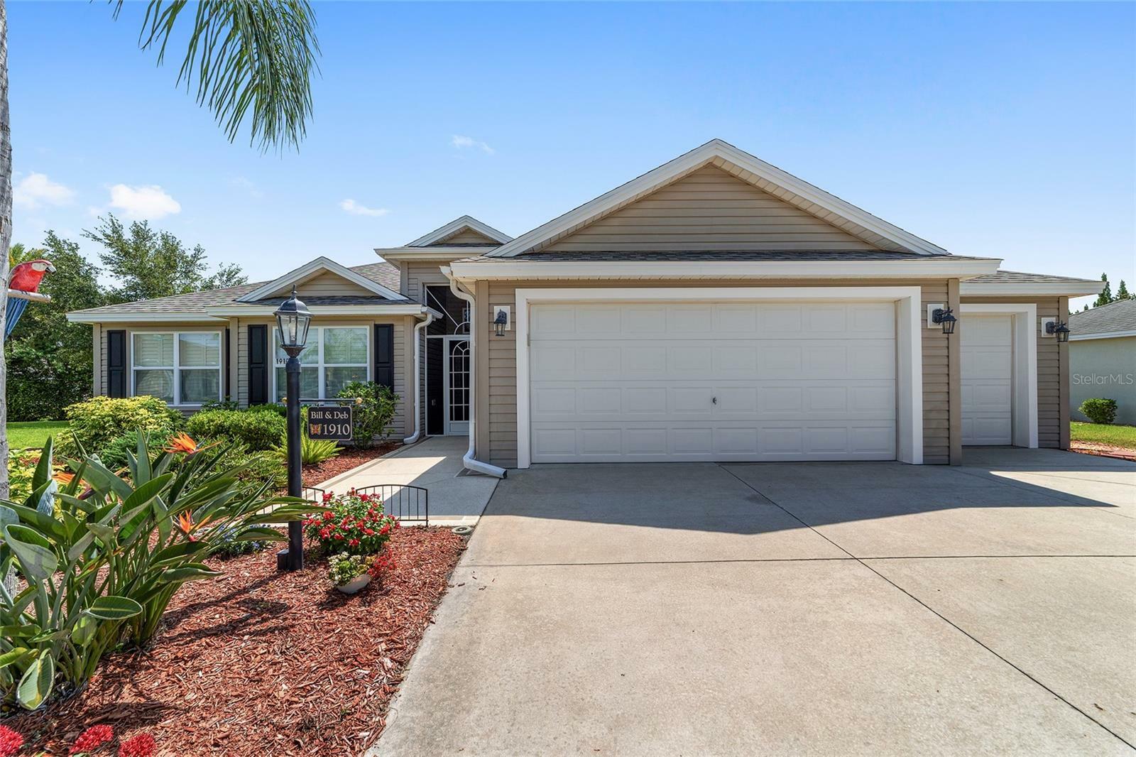 Property Photo: 1910 Quiet Oak Court FL 32162