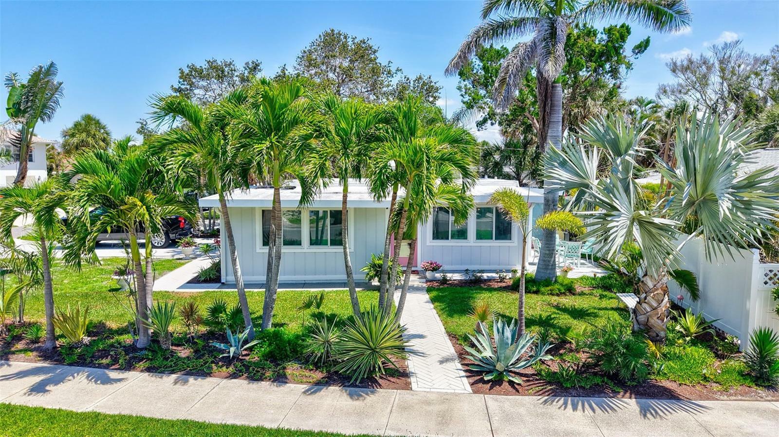 643 Calle Del Otono  Sarasota FL 34242 photo