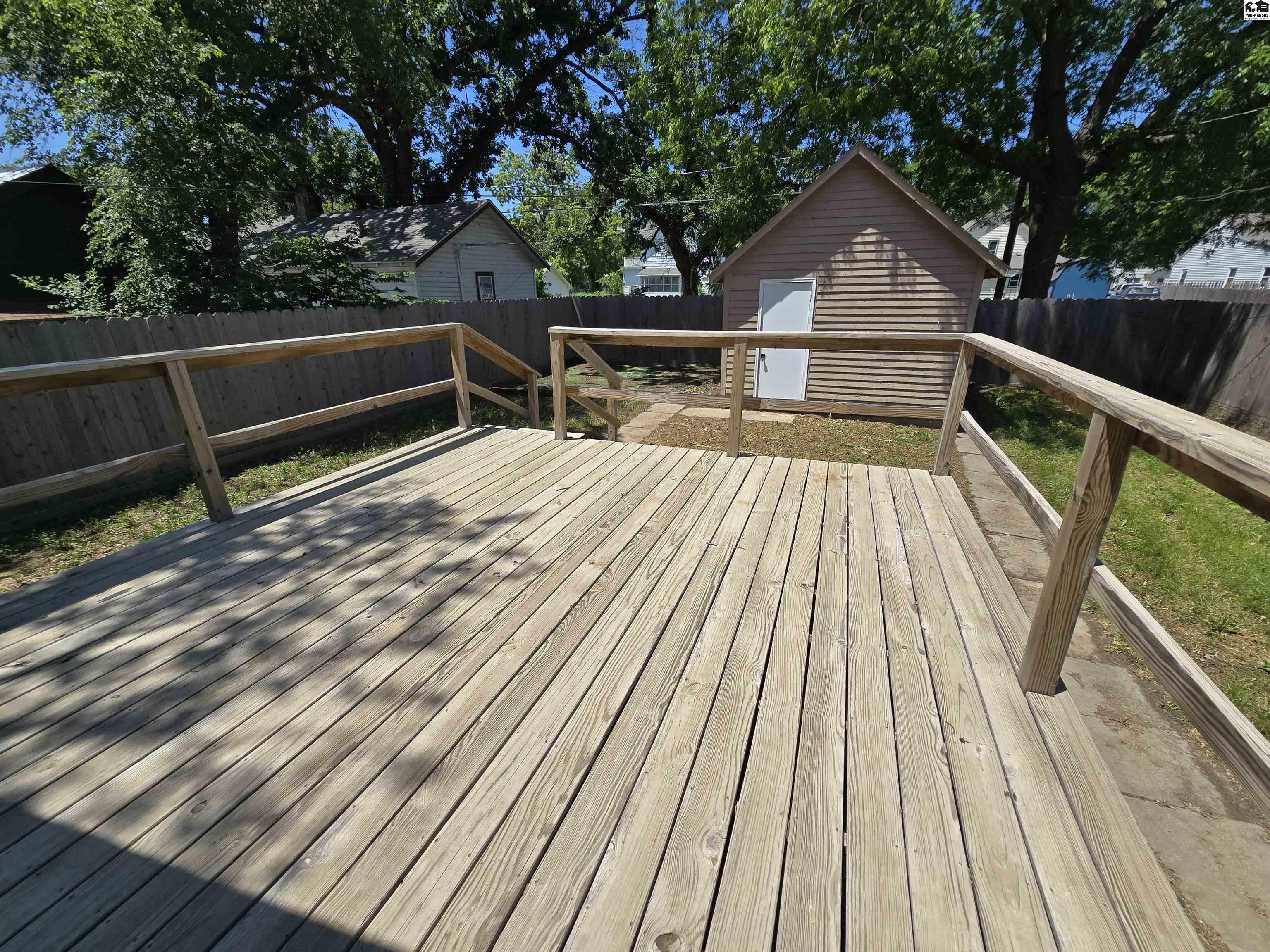 Property Photo: 505 N Oak St KS 67460-3439