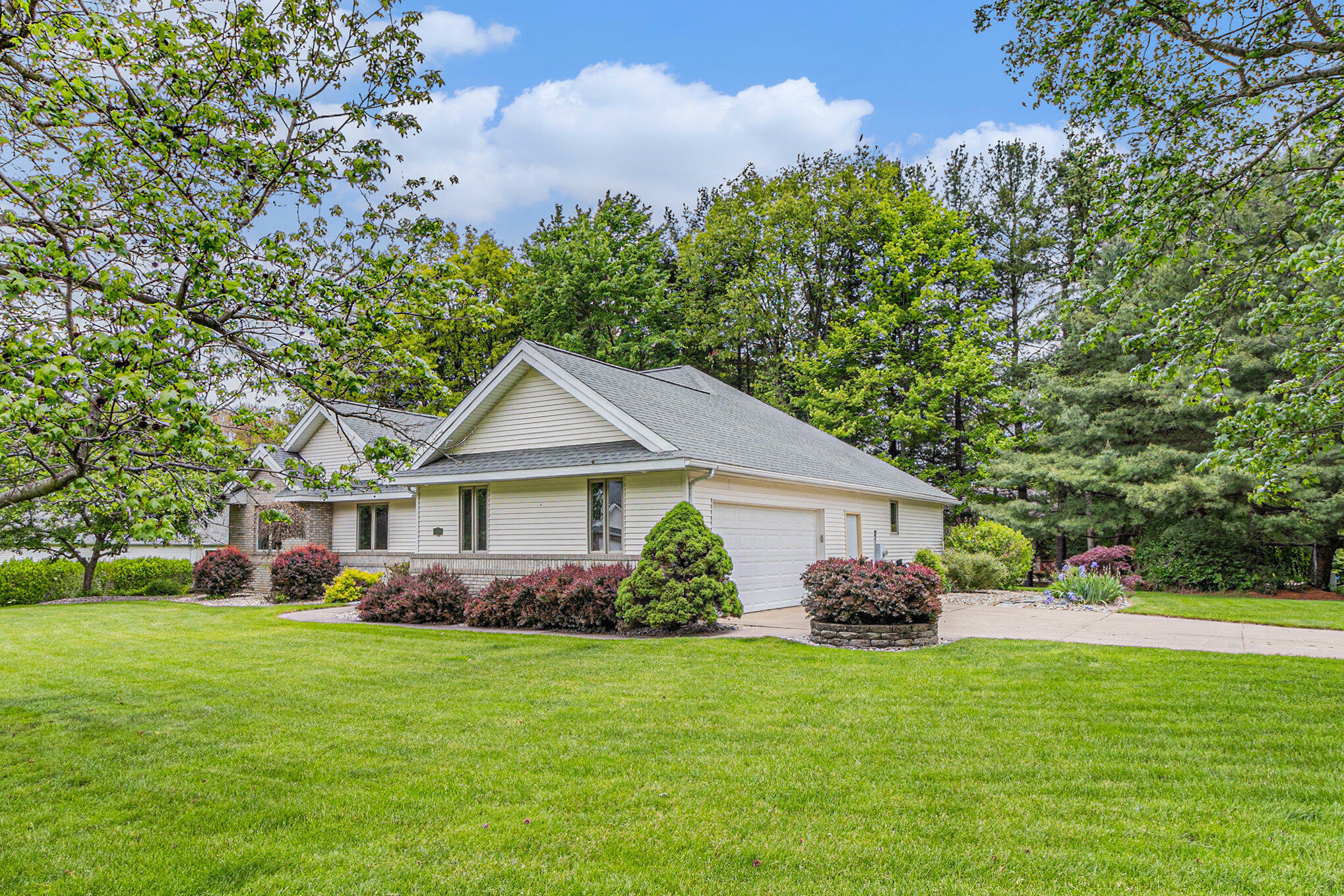 Property Photo: 189 Westchester Way MI 49015