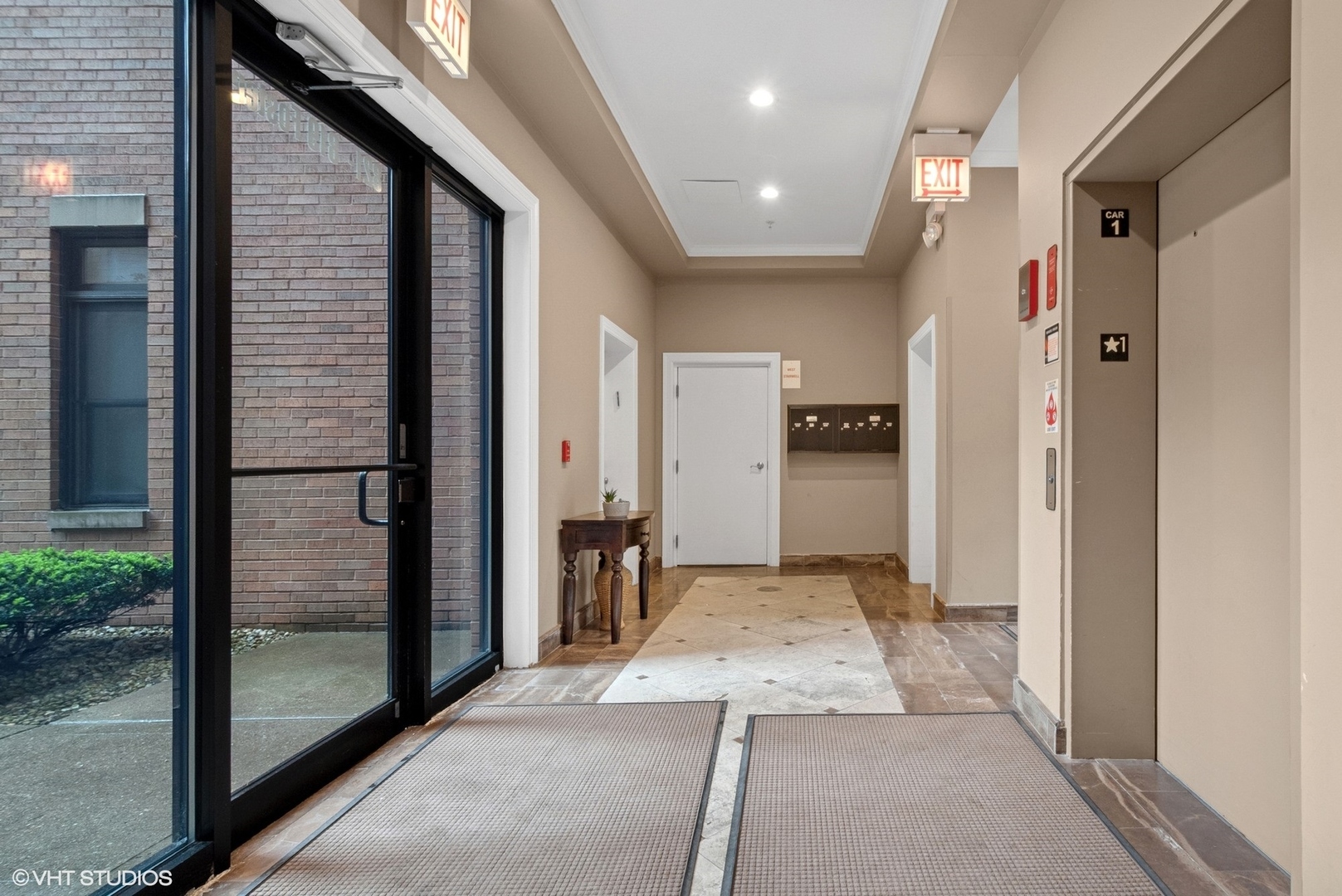 Property Photo: 821 Foster Street 1N IL 60201