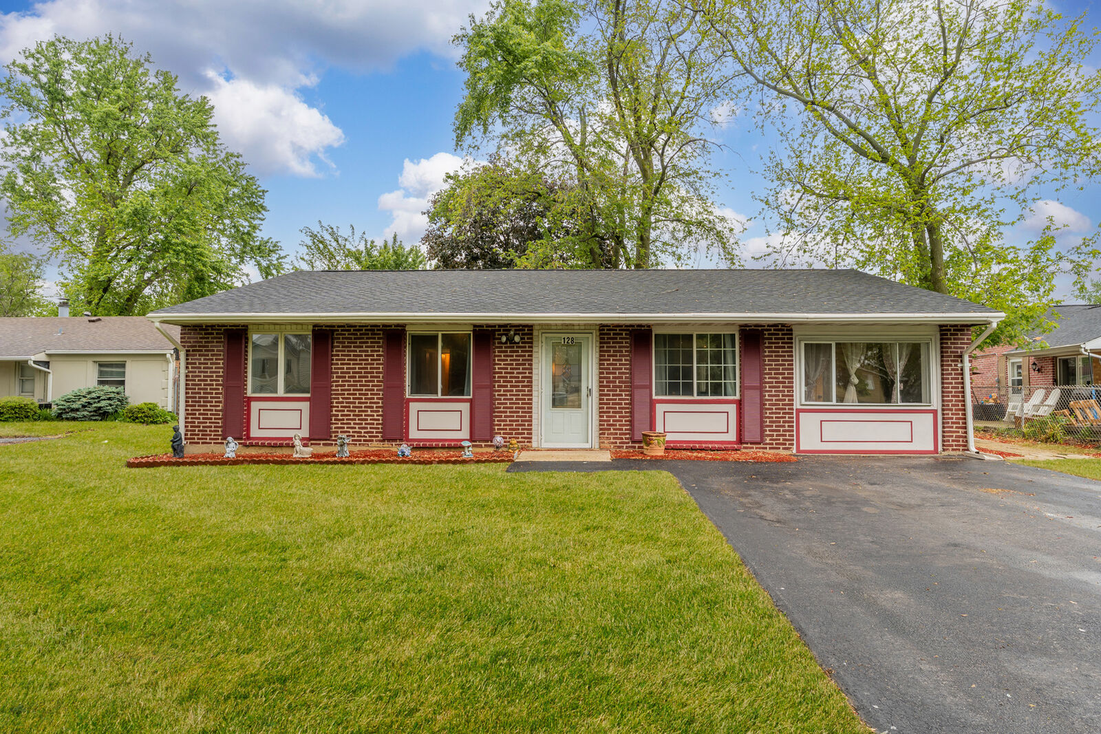 Property Photo:  128 Seabury Road  IL 60440 