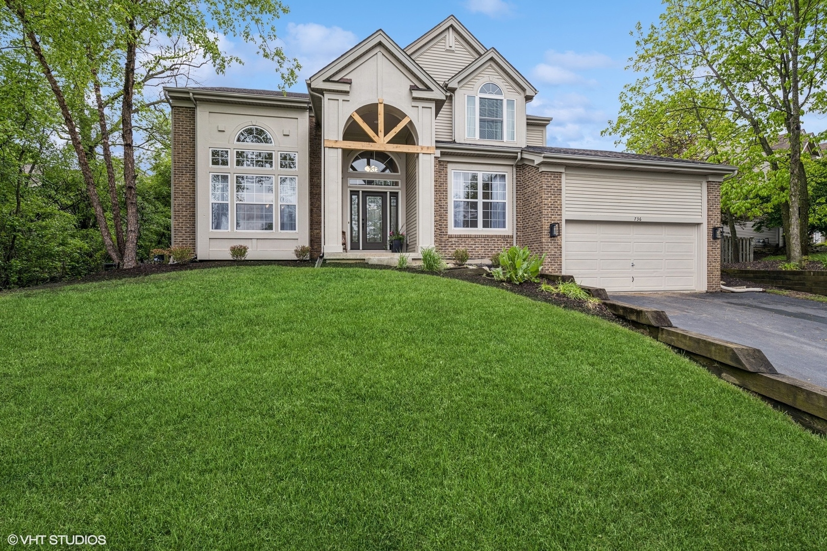 Property Photo: 736 Saddlewood Drive IL 60084